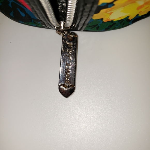 Betsy Johnson | Floral and Bow Print Mini Hand Purse 8 x 6.5 - Picture 6 of 8